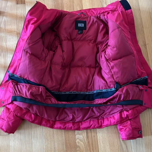 VGUC down women’s ski coat. Red quilted. So warm! - Picture 8 of 10